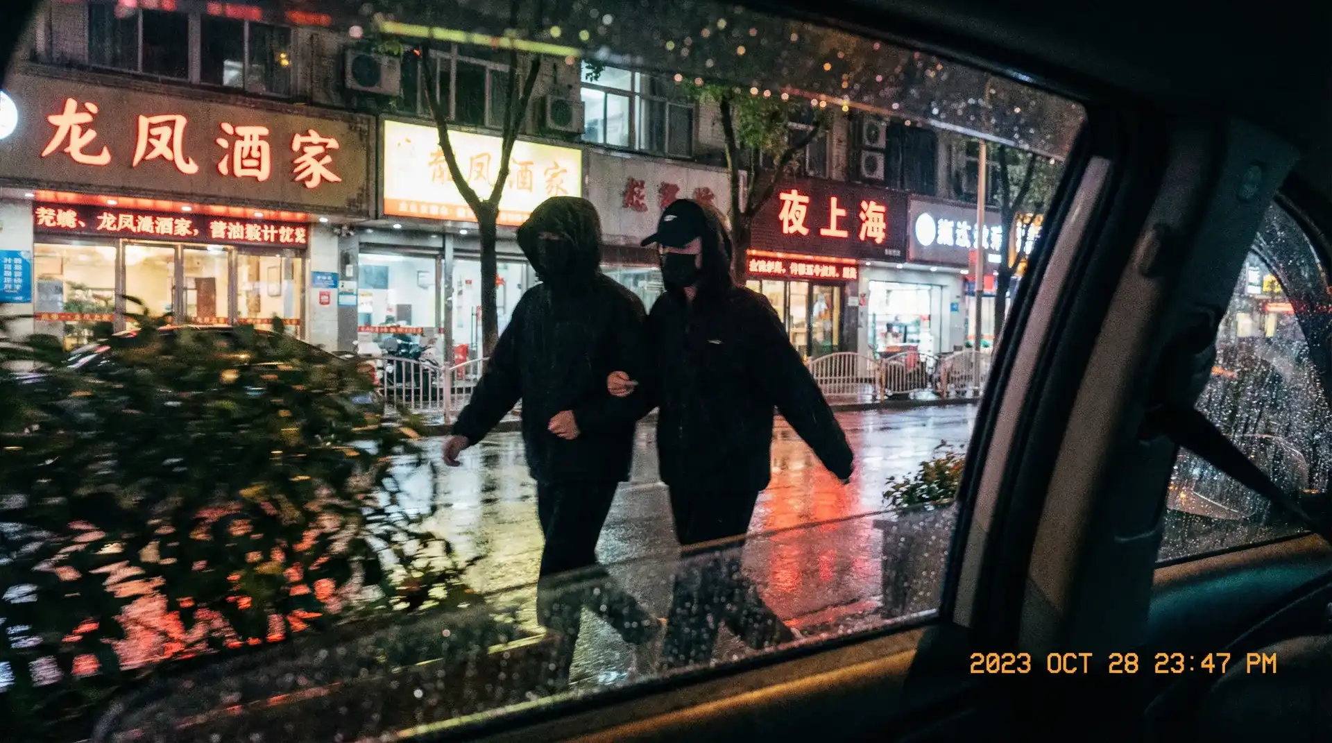 雅博体育网站 - 顶流明星深夜密会现场抓拍照片